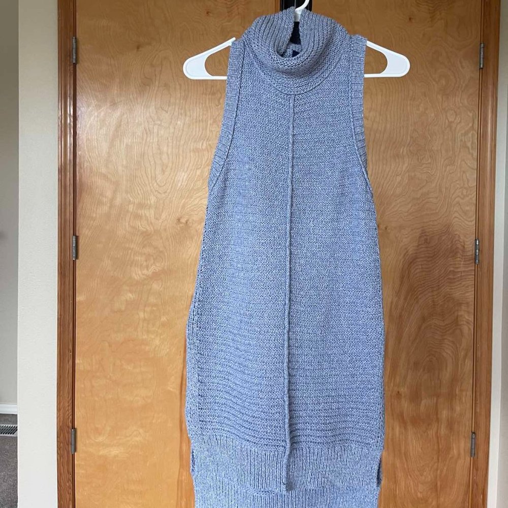 NEW WITHOUT TAG. PILCRO TURTLENECK SWEATER VEST NEW. Size S
